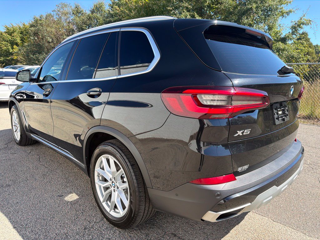 Used 2022 BMW X5 xDrive40i w/ Parking Assistance Package AWD/4WD image 4