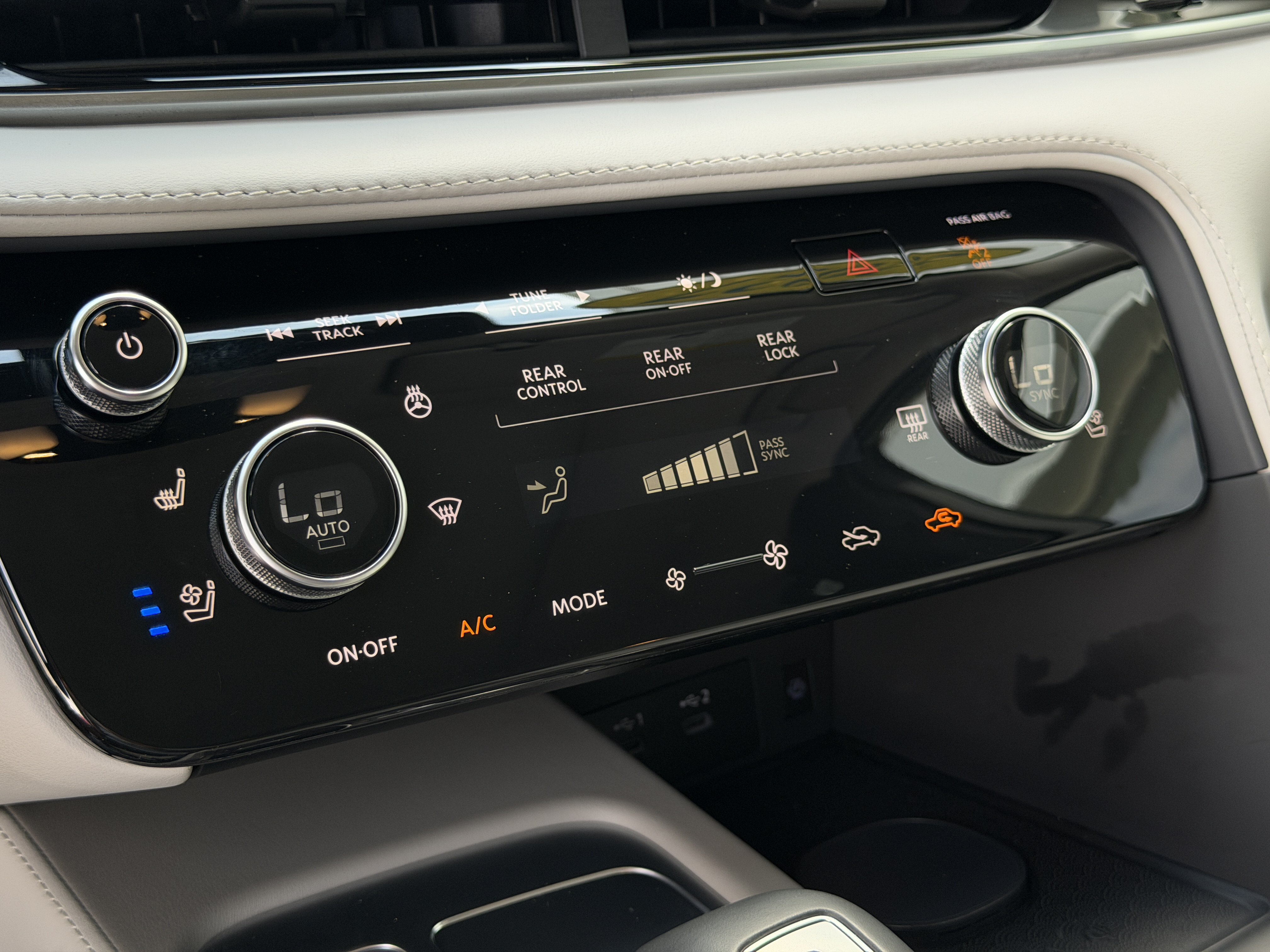 Certified 2027 INFINITI QX60 Luxe w/ Family Package FWD image 27