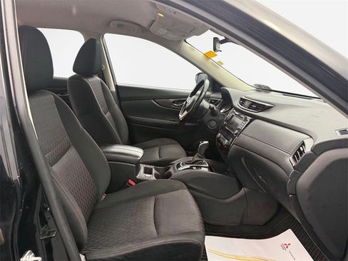 Used 2020 Nissan Rogue SV image 24