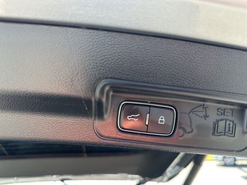 Used 2022 Ford Explorer XLT w/ Equipment Group 202A image 18