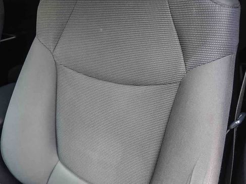 Used 2019 Toyota RAV4 LE FWD image 27