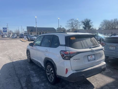 Used 2025 Subaru Forester Touring image 6