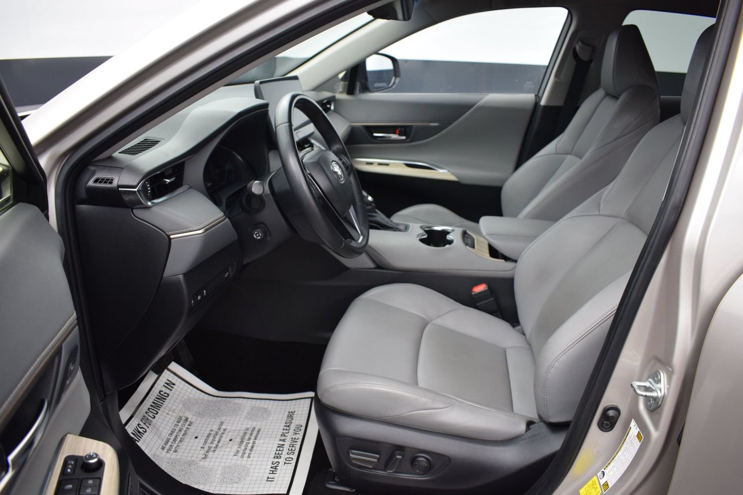 Used 2023 Toyota Venza XLE AWD/4WD image 14