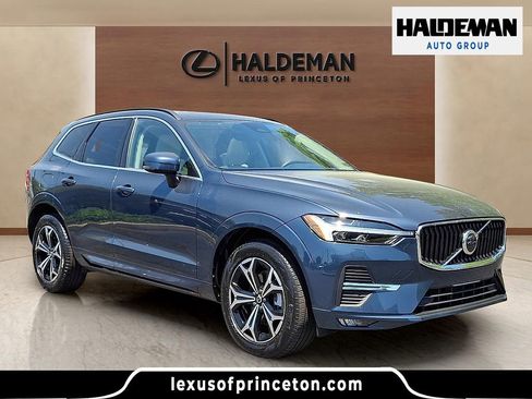 Used 2022 Volvo XC60 B5 Momentum w/ Climate Package AWD/4WD image 1