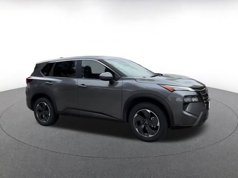 Used 2025 Nissan Rogue SV image 2
