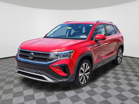 Certified 2023 Volkswagen Taos SE w/ Panoramic Sunroof Package AWD/4WD image 2