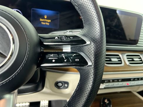 Used 2024 Mercedes-Benz GLS 450 4MATIC image 17