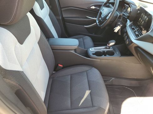 New 2026 Chevrolet Trax RS w/ Sunroof Package image 10