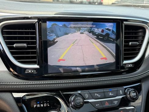 Used 2025 Chrysler Pacifica Limited FWD image 20