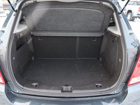 Used 2022 Chevrolet Trax LT w/ LT Convenience Package image 23