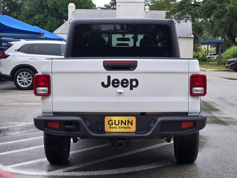 Used 2023 Jeep Gladiator Sport AWD/4WD image 4