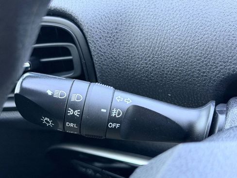 Used 2022 Toyota Prius LE AWD/4WD image 31