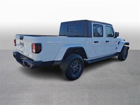 Used 2024 Jeep Gladiator Sport image 3