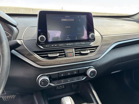 Used 2025 Nissan Altima 2.5 SV FWD image 17