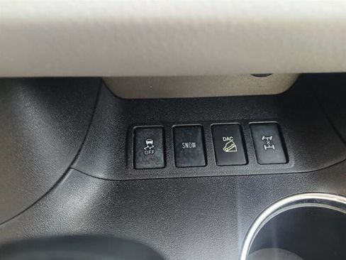 Used 2016 Toyota Highlander LE image 18