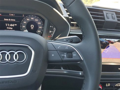 New 2025 Audi Q3 2.0T Premium image 10