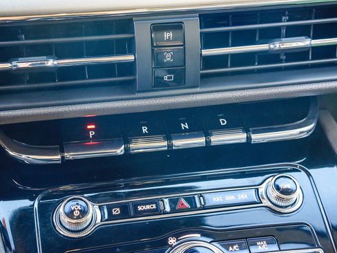 Used 2021 Lincoln Corsair AWD w/ Premium Package image 23