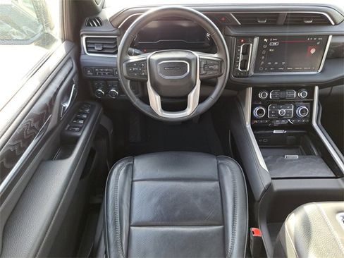 Used 2024 GMC Yukon XL Denali image 11
