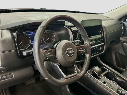 Used 2023 Nissan Pathfinder SL AWD/4WD image 18