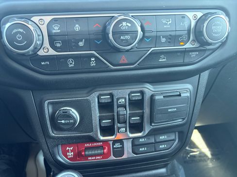 Used 2023 Jeep Gladiator Mojave w/ Cold Weather Group AWD/4WD image 20