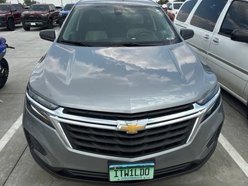 Used 2023 Chevrolet Equinox LS w/ LS Convenience Package AWD/4WD image 2