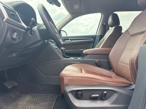 Used 2023 Volkswagen Atlas SE w/ Black Wheel Package AWD/4WD image 6