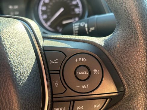 Used 2018 Toyota Camry LE image 33