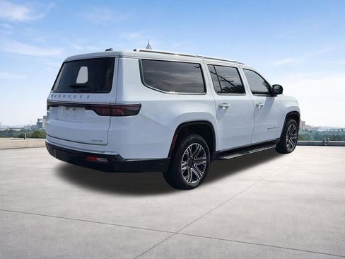 Used 2024 Jeep Wagoneer L Series II RWD image 5
