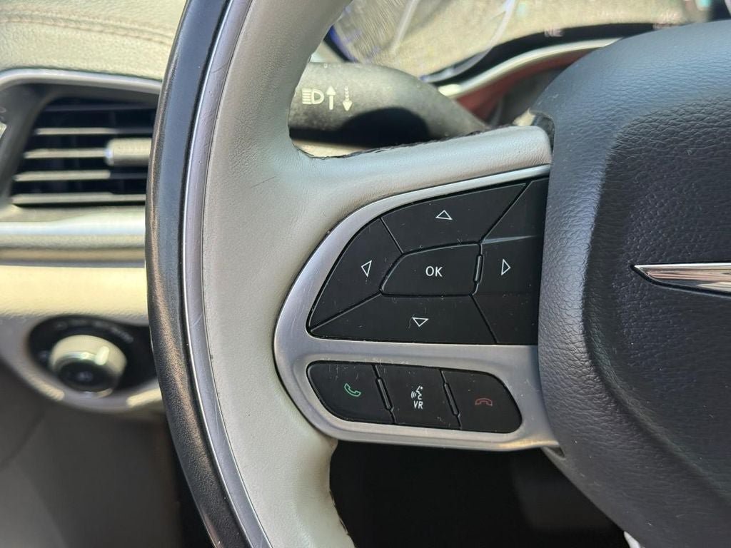 Used 2020 Chrysler Pacifica Limited FWD image 21