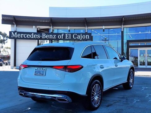 Used 2025 Mercedes-Benz GLC 300 image 3