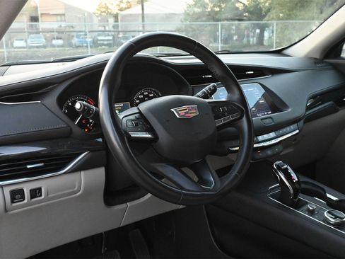 Used 2023 Cadillac XT4 Premium Luxury image 17