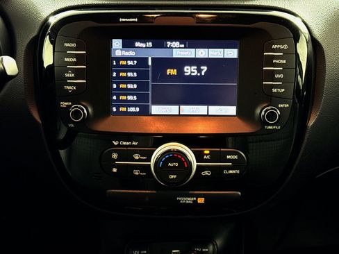 Used 2018 Kia Soul ! FWD image 18