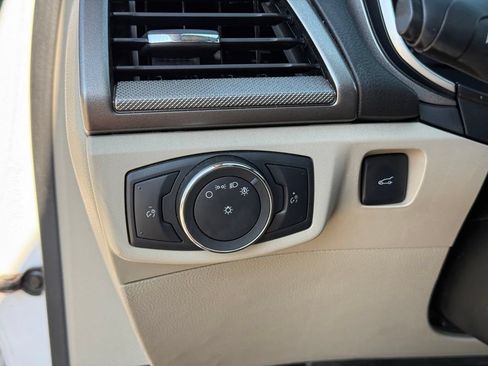 Used 2019 Ford Fusion SE FWD image 18