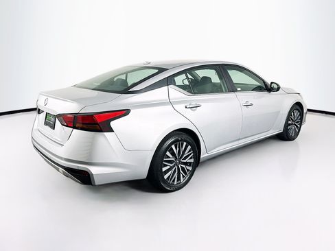 Used 2025 Nissan Altima 2.5 SV FWD image 9