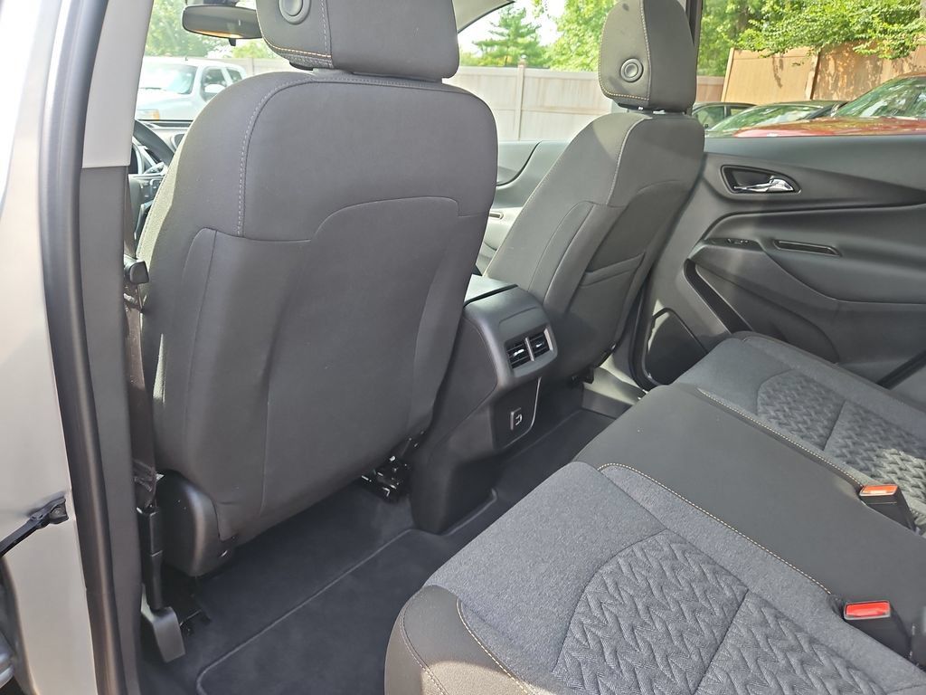 Used 2024 Chevrolet Equinox LT FWD image 18