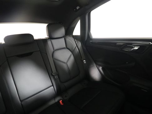 Used 2025 Porsche Macan image 17