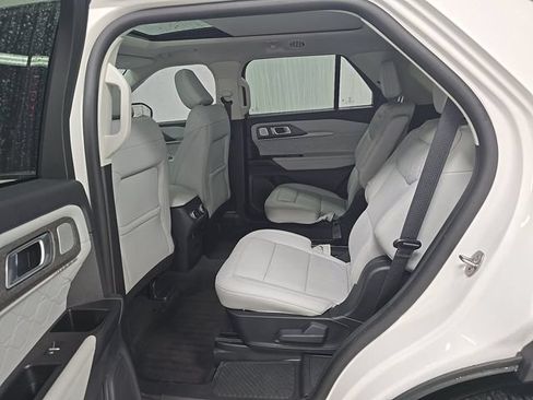 Used 2025 Ford Explorer Platinum w/ Ultimate Package AWD/4WD image 11