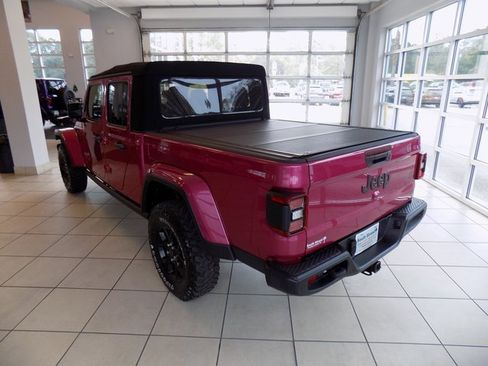 Used 2024 Jeep Gladiator Sport image 10