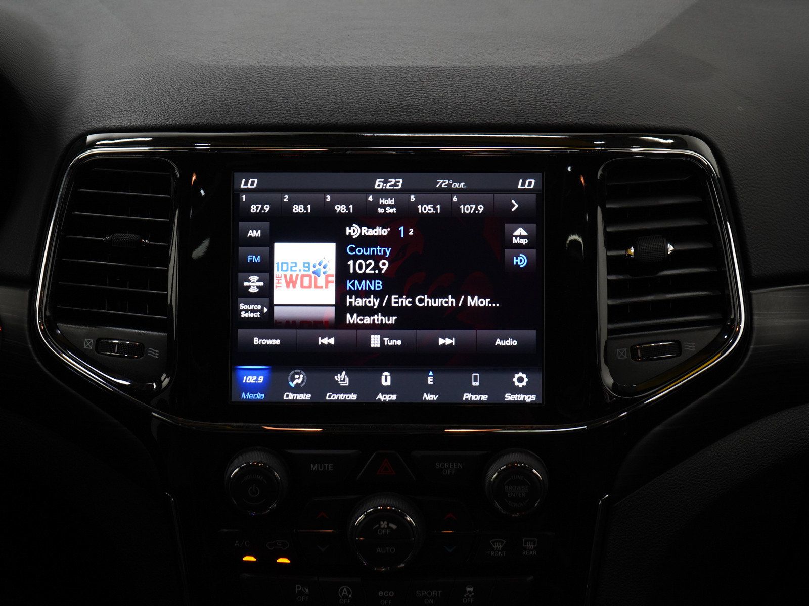 Used 2020 Jeep Grand Cherokee Altitude AWD/4WD image 16