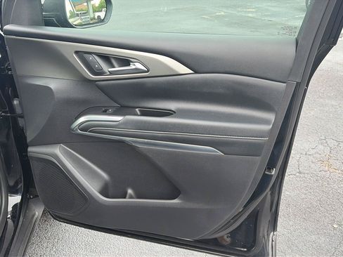 Used 2025 Chevrolet Traverse LT FWD image 20