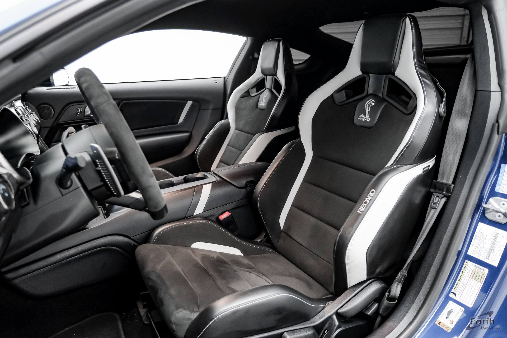 Used 2022 Ford Mustang Shelby GT500 w/ Carbon Fiber Track Pack RWD image 48