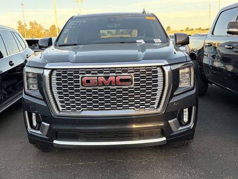 Used 2022 GMC Yukon Denali w/ Denali Premium Package image 2