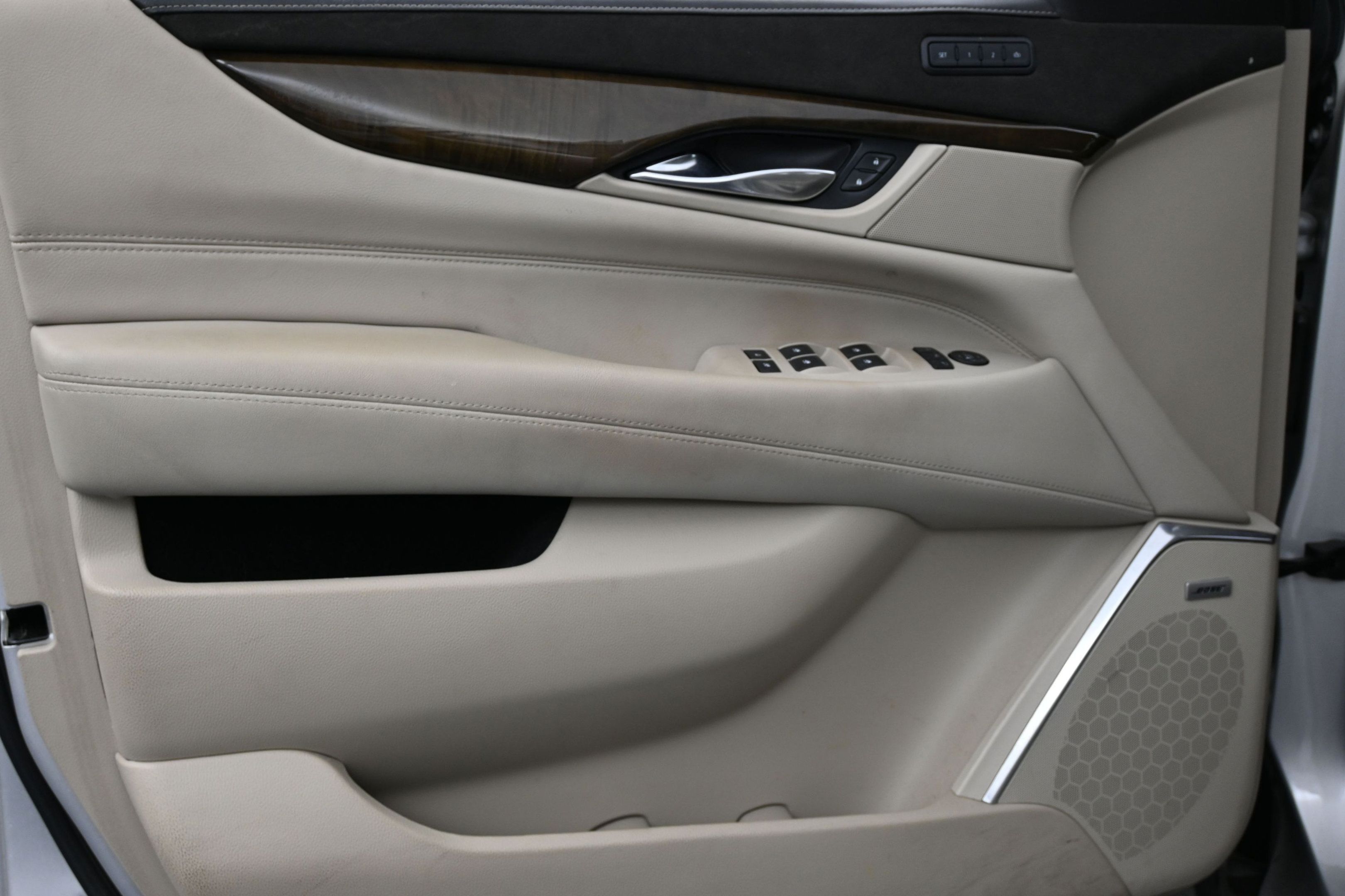 Used 2019 Cadillac Escalade Luxury w/ LPO, Radiant Package AWD/4WD image 11