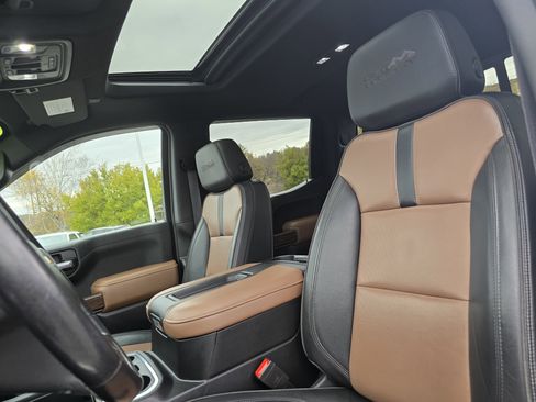 Used 2021 Chevrolet Silverado 1500 High Country w/ Technology Package image 13