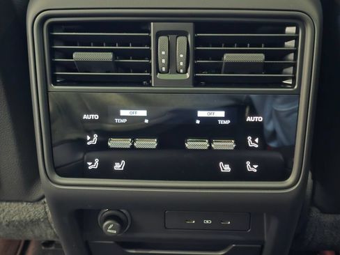 Certified 2025 Porsche Cayenne S AWD/4WD image 20