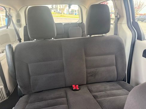 Used 2018 Dodge Grand Caravan SE w/ UConnect Hands-Free Group FWD image 47