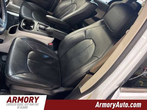 Used 2020 Chrysler Pacifica Touring-L Plus image 13