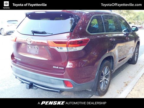 Used 2018 Toyota Highlander XLE AWD/4WD image 4