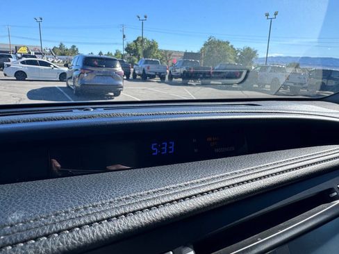 Used 2019 Toyota Highlander XLE FWD image 22