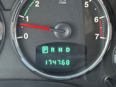 Used 2011 Jeep Liberty Sport image 25